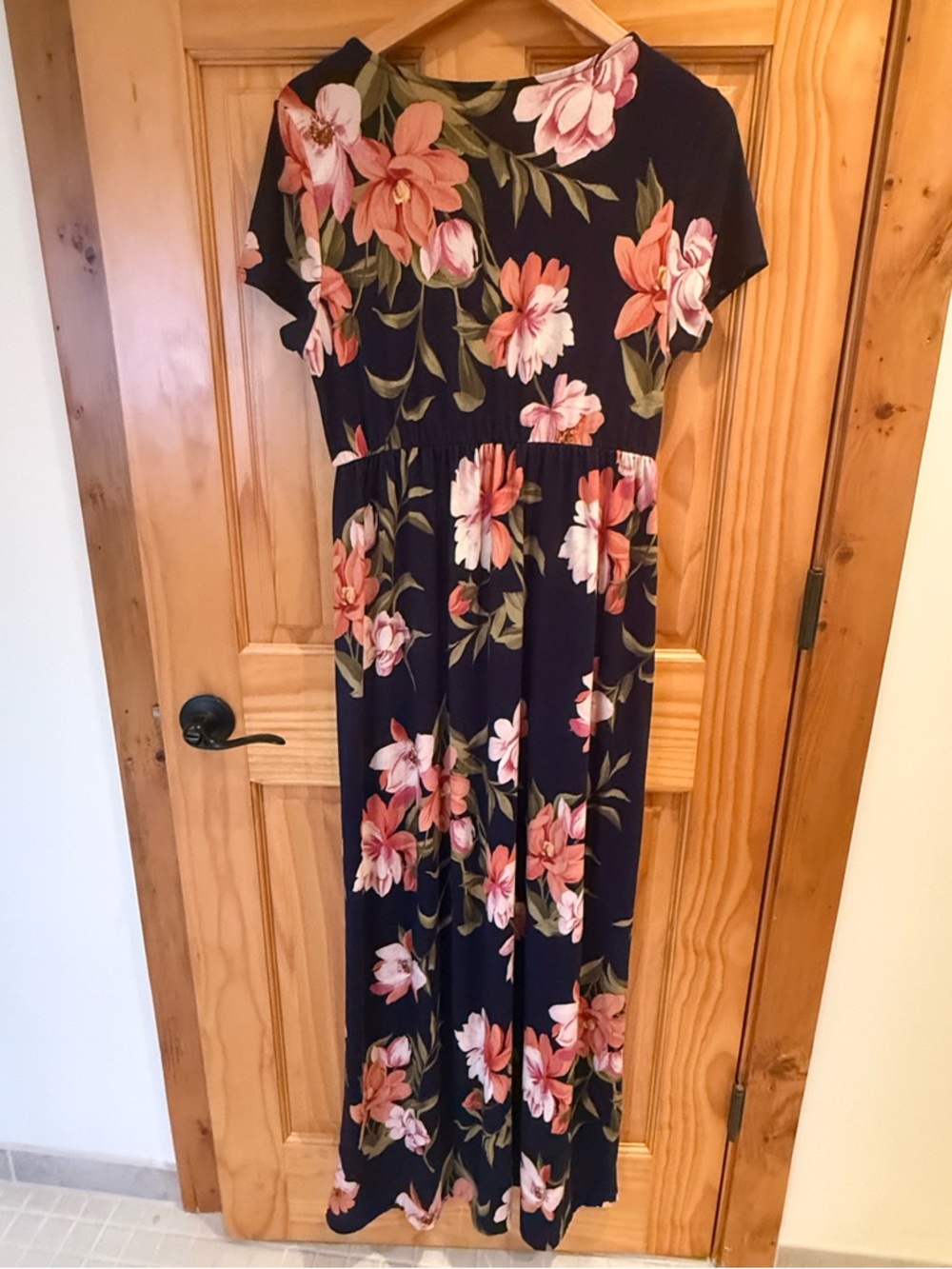 Short Sleeved V-Neck Empire Waist Maxi Dress Size Large - Picture 2 of 2